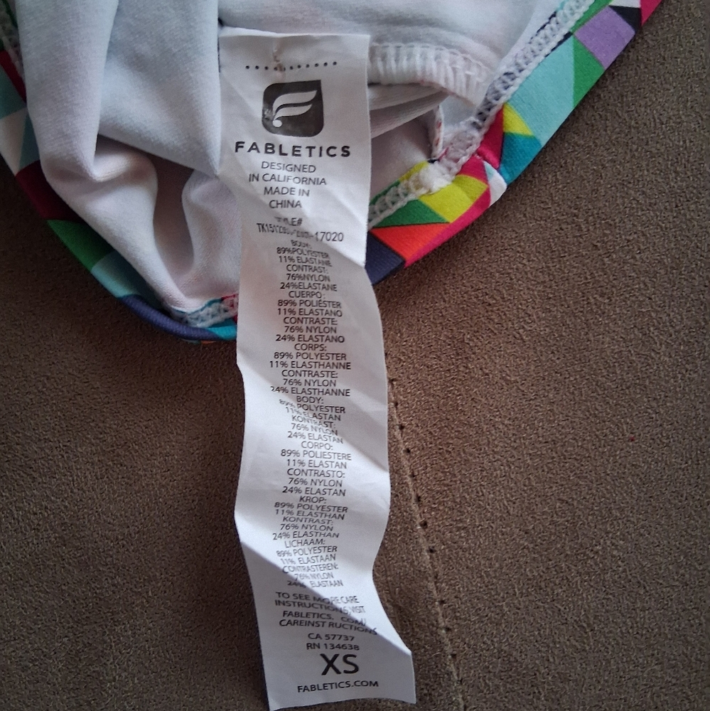 Fabletics Colorful Geometric 3-Piece Set Activewear - Picture 14 of 16